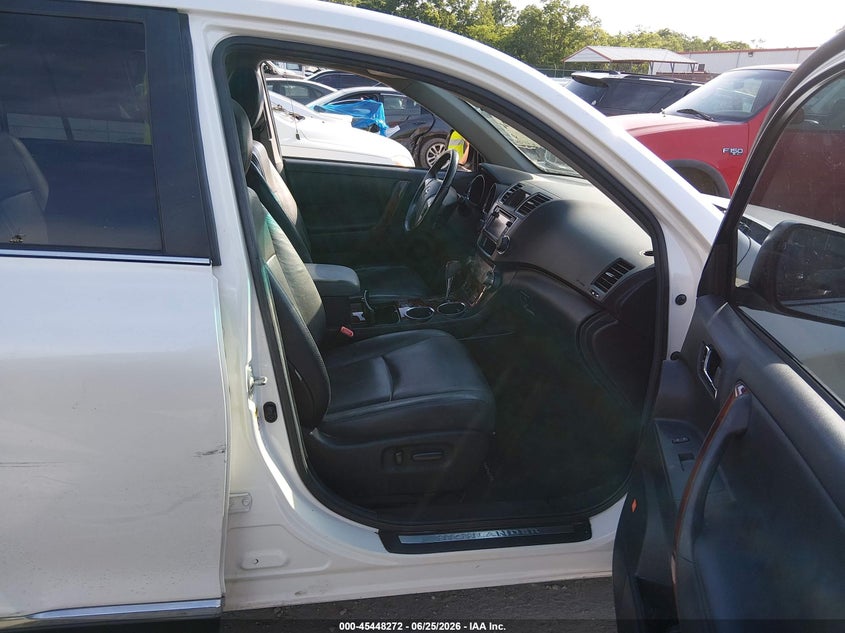 2013 Toyota Highlander VIN 5TDYK3EH7DS120572 IAAI salvage auction — RIGHT SIDE, Salvage (Kentucky), sold $3,850 on 2026-07-29 (photo 5)