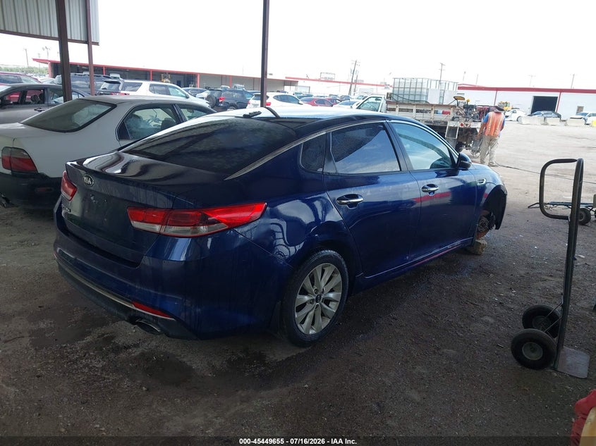 2018 Kia Optima VIN 5XXGT4L39JG274011 IAAI salvage auction — NORMAL WEAR, Original (Texas), sold $25 on 2026-07-29 (photo 4)