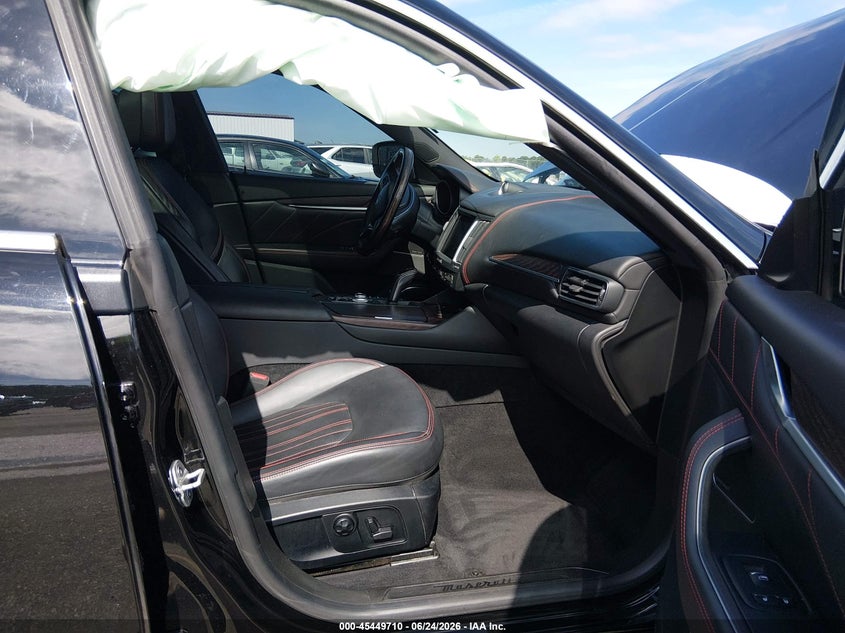 2019 Maserati Levante VIN ZN661XUA8KX309727 IAAI salvage auction — REAR END, Salvage Title, sold $4,950 on 2026-08-08 (photo 5)