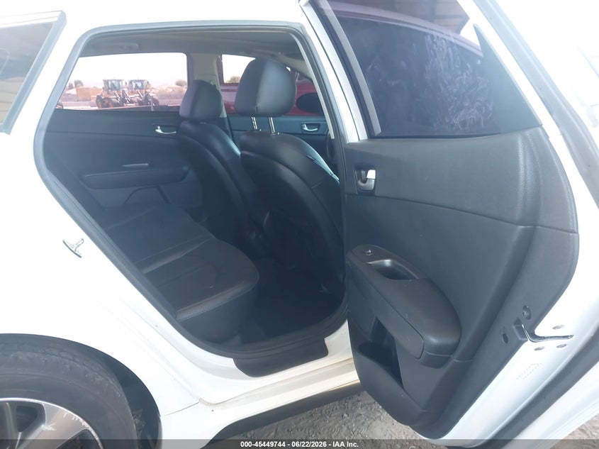 2019 Kia Optima VIN 5XXGT4L34KG365981 IAAI salvage auction — NORMAL WEAR, Clear-Dealer Only (Arizona), sold $2,125 on 2026-07-14 (photo 8)
