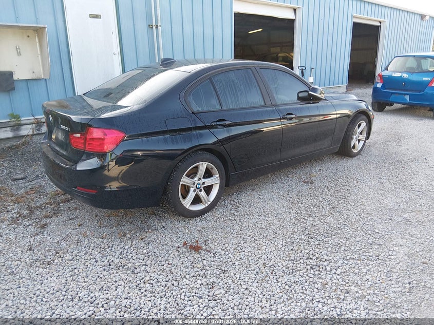 2015 BMW 3er VIN WBA3C3C5XFK202206 IAAI salvage auction — NORMAL WEAR, Original (Kentucky), sold $725 on 2026-07-27 (photo 4)