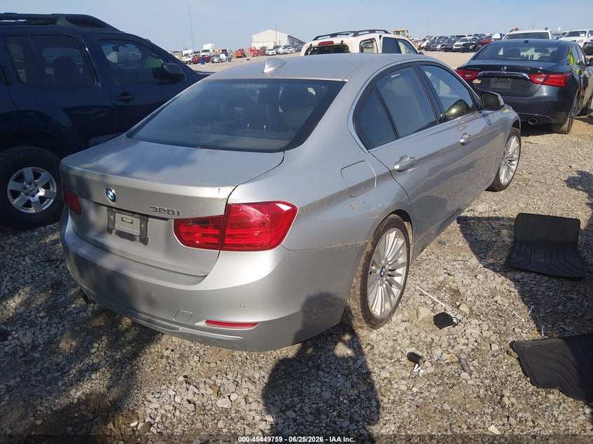 2013 BMW 3er VIN WBA3C1C56DF443559 IAAI salvage auction — NORMAL WEAR, Clear (Tennessee), sold $500 on 2026-07-30 (photo 4)