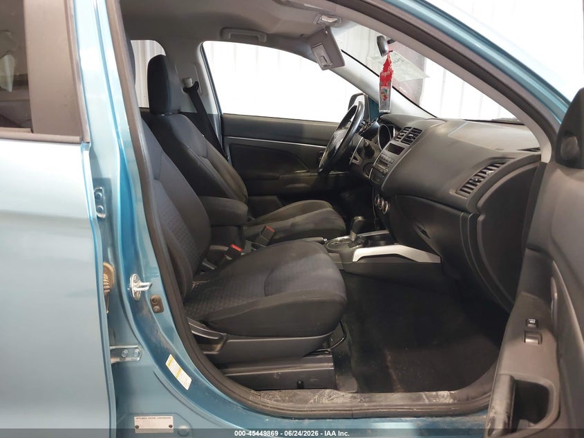 2011 Mitsubishi Outlander sport VIN JA4AR4AU4BZ001941 IAAI salvage auction — NORMAL WEAR, Clear (Utah), sold $300 on 2026-07-29 (photo 5)