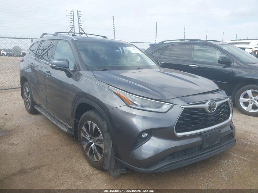 2021 Toyota Highlander VIN 5TDGZRAH5MS068908 — IAAI salvage auction photo