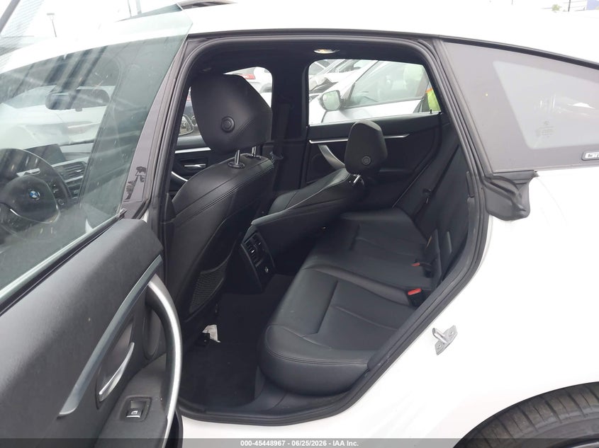 2019 BMW 4er VIN WBA4J1C55KBM14942 IAAI salvage auction — REAR END, Salvage Title, sold $3,650 on 2026-07-17 (photo 8)