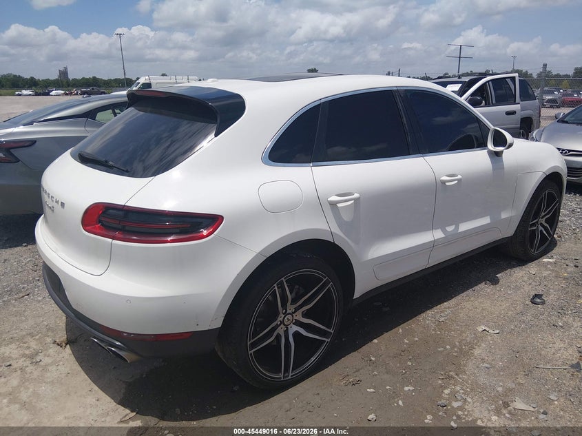 2015 Porsche Macan VIN WP1AB2A50FLB51124 IAAI salvage auction — WATER/FLOOD, Salvage Title, sold $4,500 on 2026-08-11 (photo 4)