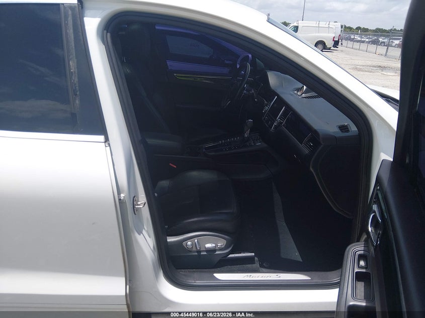 2015 Porsche Macan VIN WP1AB2A50FLB51124 IAAI salvage auction — WATER/FLOOD, Salvage Title, sold $4,500 on 2026-08-11 (photo 5)