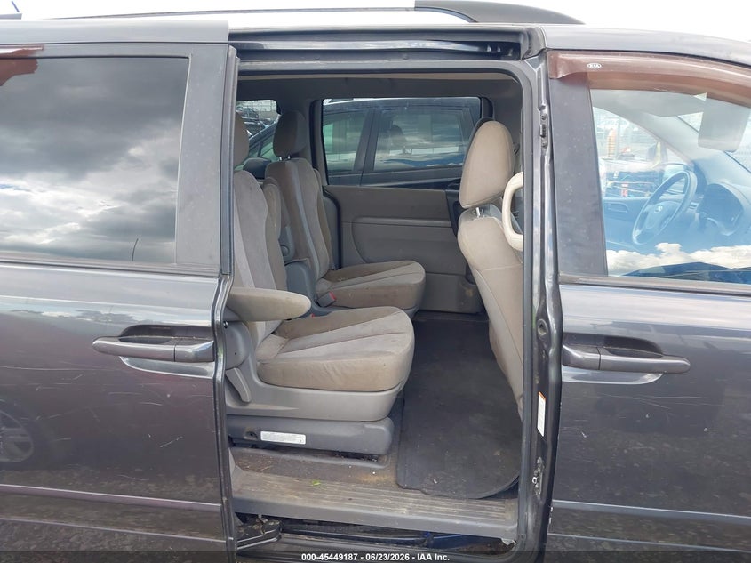 2014 Kia SEDONA VIN KNDMG4C70E6553765 IAAI salvage auction — NORMAL WEAR, Salvage Title, sold $575 on 2026-08-23 (photo 8)