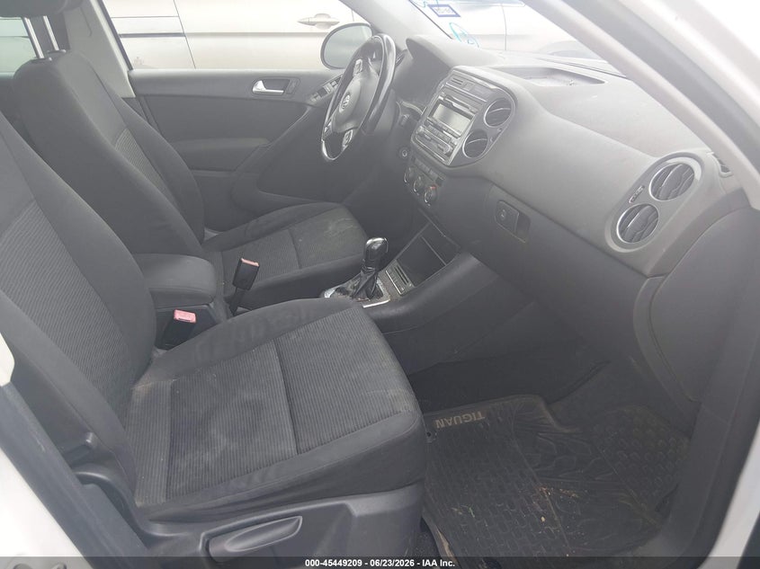 2013 Volkswagen Tiguan VIN WVGAV7AX1DW527604 IAAI salvage auction — NORMAL WEAR, Original (Texas), sold $500 on 2026-07-27 (photo 5)