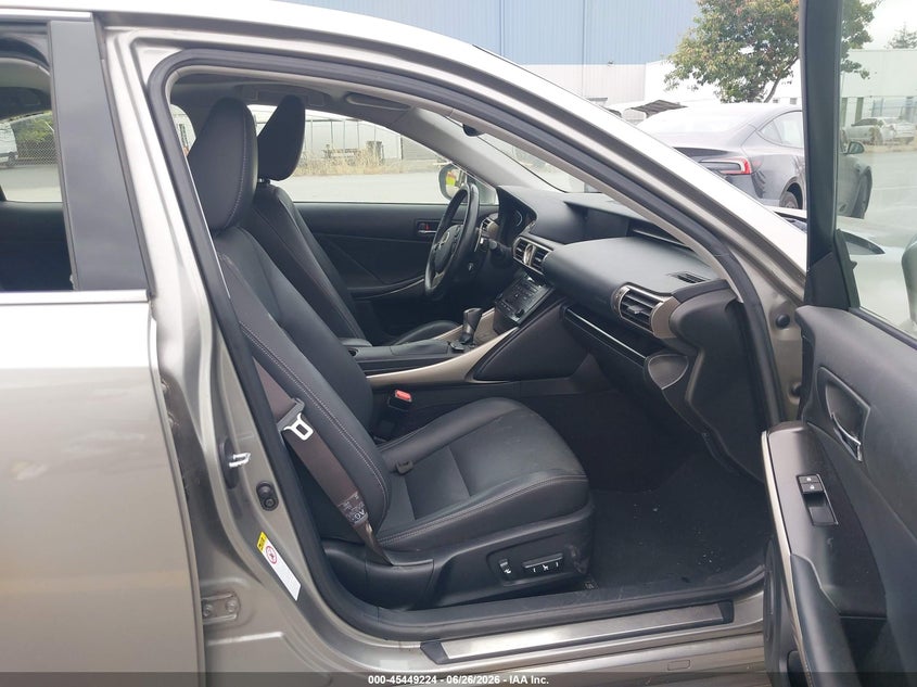 2014 Lexus Is VIN JTHBF1D26E5012252 IAAI salvage auction — SIDE, Salvage Title, sold $4,800 on 2026-07-31 (photo 5)