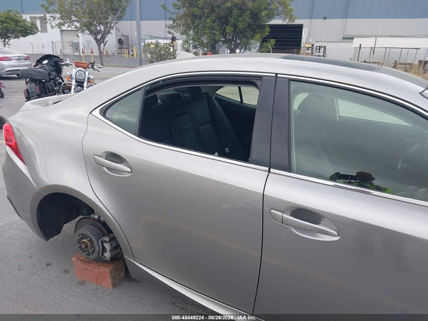 2014 Lexus Is VIN JTHBF1D26E5012252 IAAI salvage auction — SIDE, Salvage Title, sold $6,300 on 2026-07-31 (photo 6)
