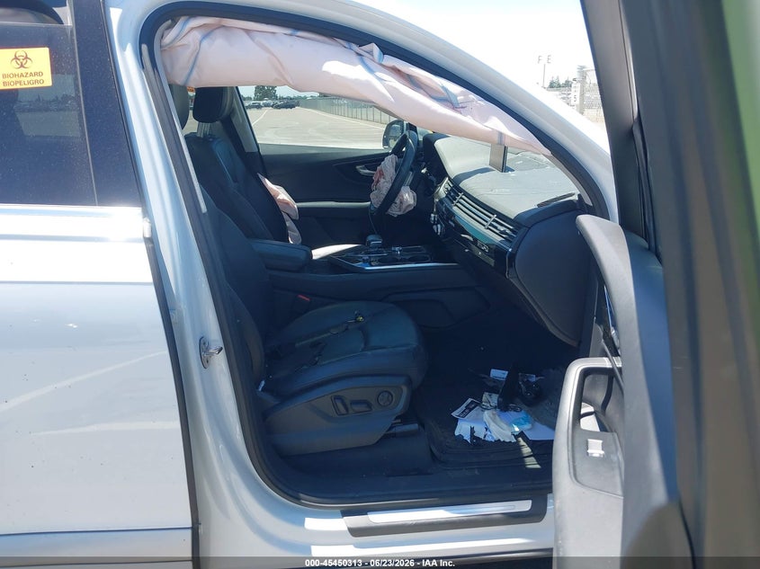 2019 Audi Q7 VIN WA1VAAF75KD004080 IAAI salvage auction — BIOHAZARD/CHEMICAL, Salvage Title, sold $1,650 on 2026-07-21 (photo 5)