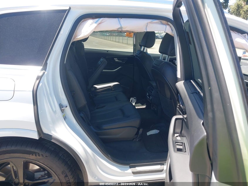2019 Audi Q7 VIN WA1VAAF75KD004080 IAAI salvage auction — BIOHAZARD/CHEMICAL, Salvage Title, sold $1,650 on 2026-07-21 (photo 8)