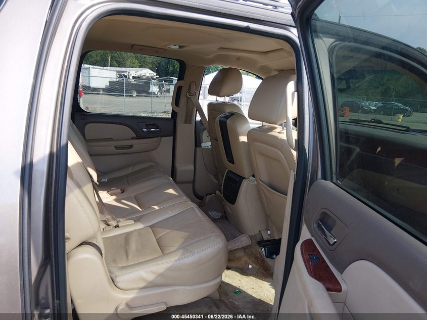 2013 Chevrolet Suburban VIN 1GNSKJE71DR267011 IAAI salvage auction — NORMAL WEAR, Clear (Virginia), sold $875 on 2026-07-18 (photo 8)