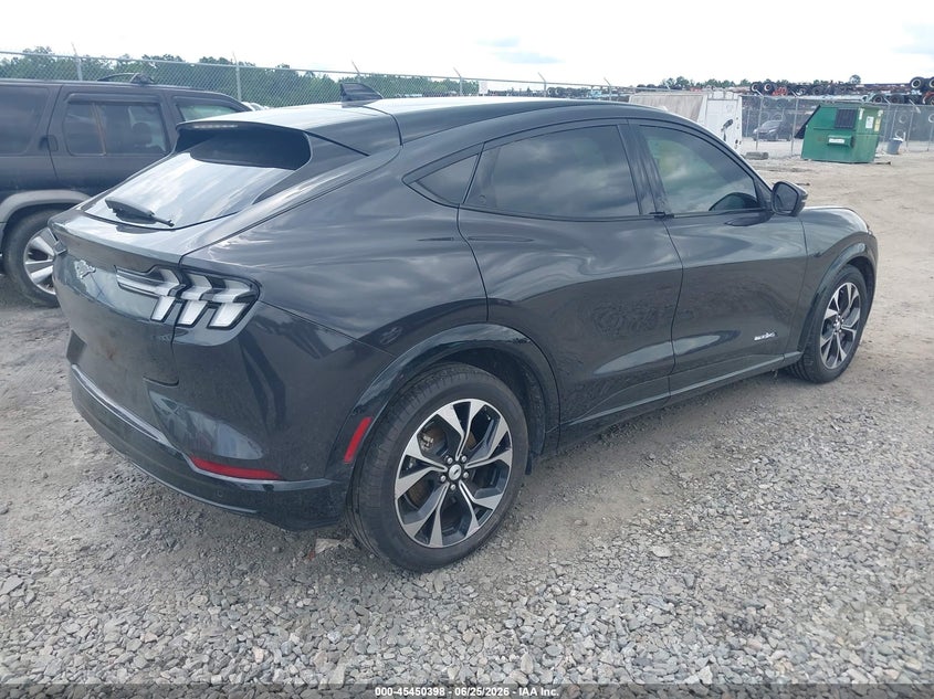 2022 Ford Mustang mach-e VIN 3FMTK3SU8NMA15399 IAAI salvage auction — SIDE, Salvage Title, sold $10,500 on 2026-07-31 (photo 4)