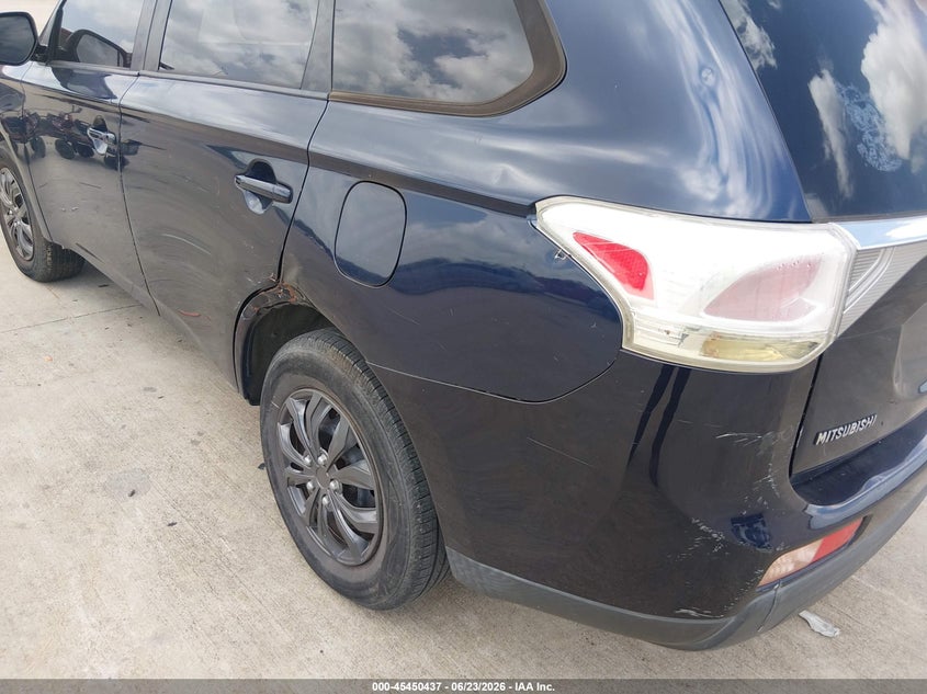 2014 Mitsubishi Outlander VIN JA4AD2A35EZ017211 IAAI salvage auction — NORMAL WEAR, Clear (Montana), sold $625 on 2026-07-17 (photo 6)