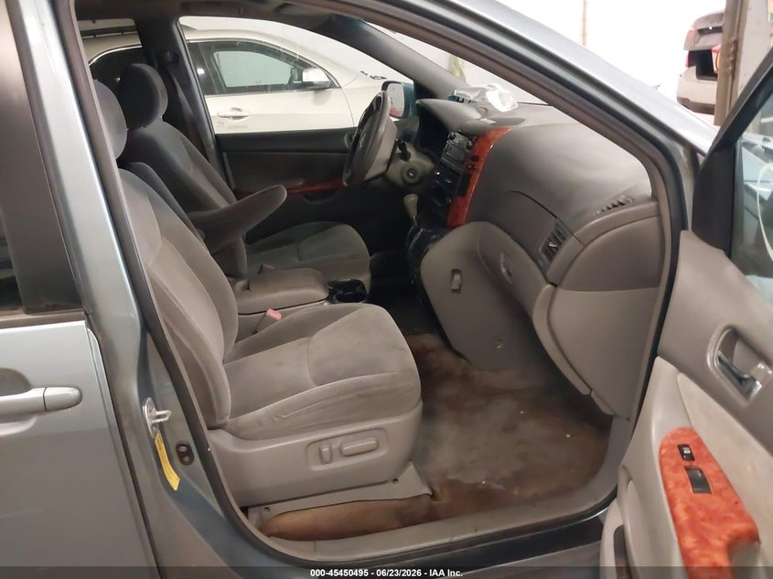 2006 Toyota Sienna VIN 5TDZA22C56S559329 IAAI salvage auction — NORMAL WEAR, Clear (Minnesota), sold $425 on 2026-07-29 (photo 5)