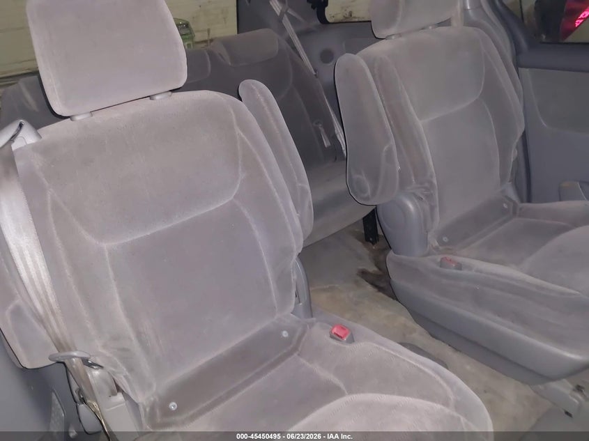 2006 Toyota Sienna VIN 5TDZA22C56S559329 IAAI salvage auction — NORMAL WEAR, Clear (Minnesota), sold $425 on 2026-07-29 (photo 8)
