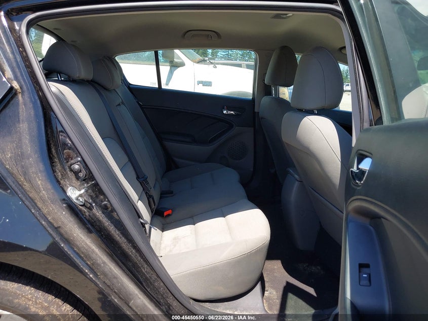 2015 Kia Forte VIN KNAFX5A8XF5300290 IAAI salvage auction — NORMAL WEAR, Clear (Washington), sold $450 on 2026-07-22 (photo 8)
