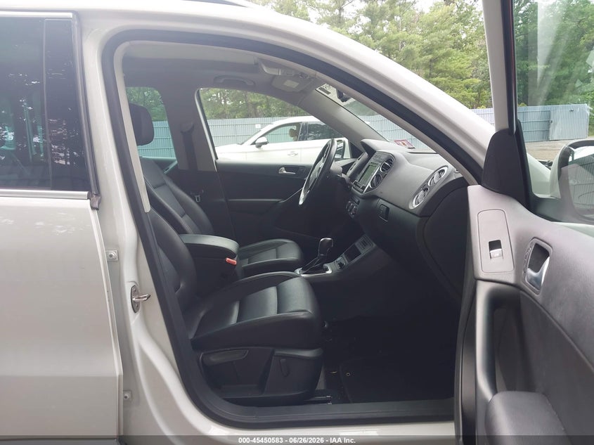 2017 Volkswagen Tiguan VIN WVGSV7AX0HK031372 IAAI salvage auction — NORMAL WEAR, Clear (New Jersey), sold $2,075 on 2026-07-22 (photo 5)