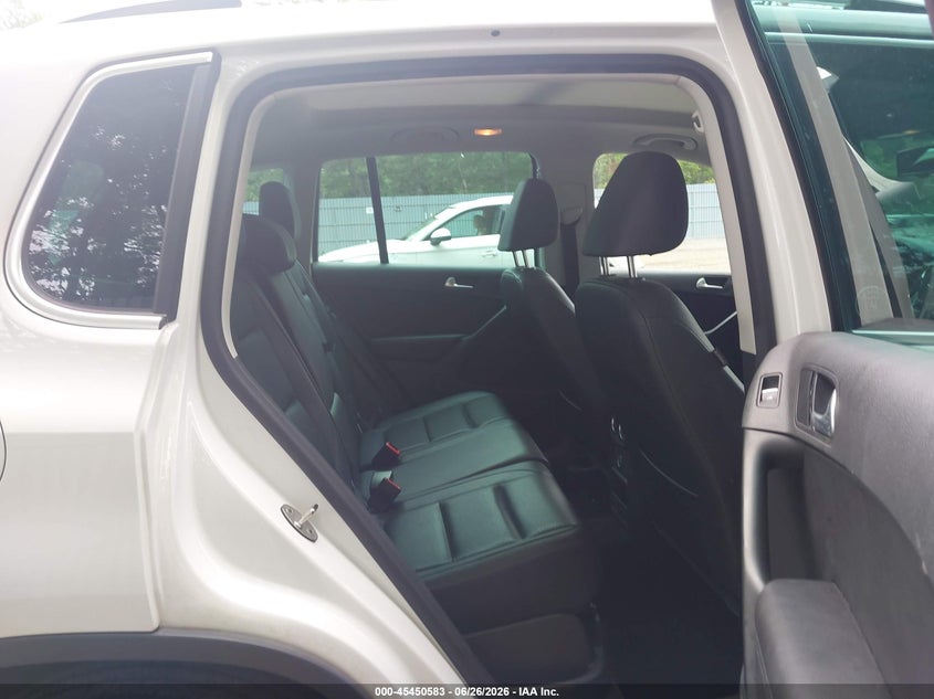 2017 Volkswagen Tiguan VIN WVGSV7AX0HK031372 IAAI salvage auction — NORMAL WEAR, Clear (New Jersey), sold $2,075 on 2026-07-22 (photo 8)
