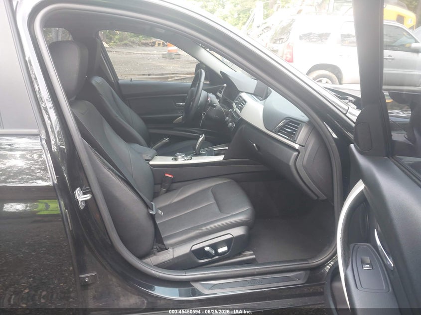 2018 BMW 3er VIN WBA8A3C5XJA489654 IAAI salvage auction — LEFT REAR, Salvage Title, sold $4,300 on 2026-08-18 (photo 5)