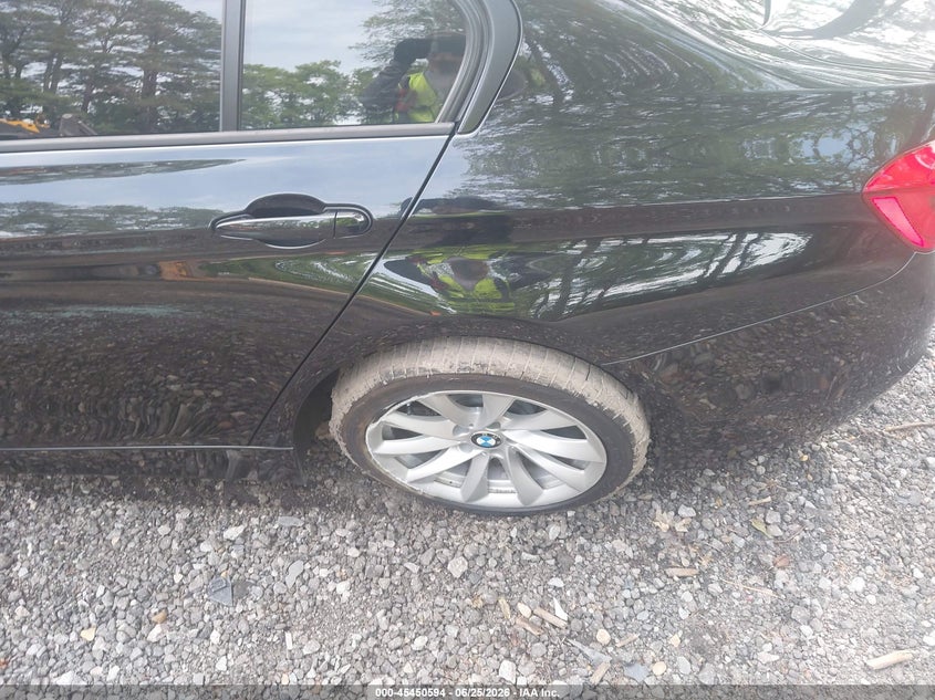2018 BMW 3er VIN WBA8A3C5XJA489654 IAAI salvage auction — LEFT REAR, Salvage Title, sold $4,300 on 2026-08-18 (photo 6)