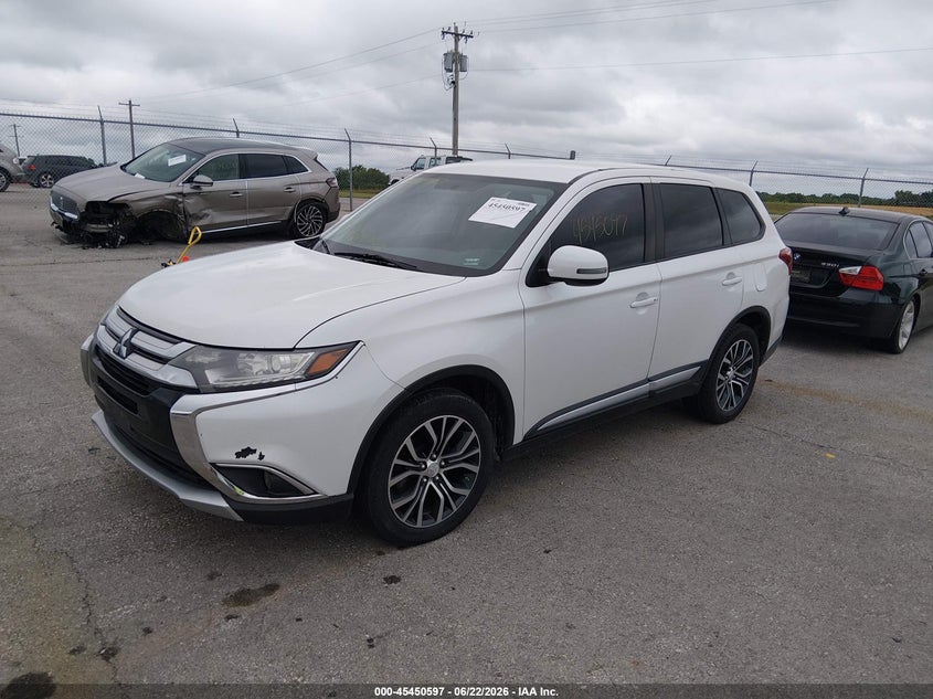 2016 Mitsubishi Outlander VIN JA4AZ3A31GZ014364 IAAI salvage auction — NORMAL WEAR, Repossessed (Missouri), sold $1,350 on 2026-08-01 (photo 2)