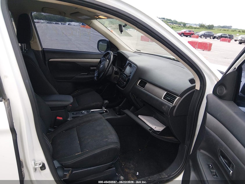 2016 Mitsubishi Outlander VIN JA4AZ3A31GZ014364 IAAI salvage auction — NORMAL WEAR, Repossessed (Missouri), sold $1,350 on 2026-08-01 (photo 5)