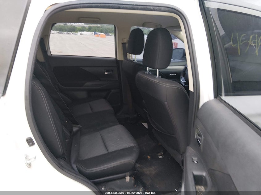 2016 Mitsubishi Outlander VIN JA4AZ3A31GZ014364 IAAI salvage auction — NORMAL WEAR, Repossessed (Missouri), sold $1,350 on 2026-08-01 (photo 8)