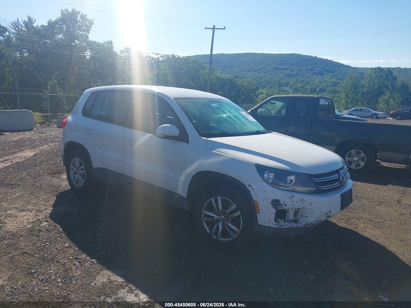 2012 Volkswagen Tiguan VIN WVGAV7AXXCW578582 IAAI salvage auction — NORMAL WEAR, Clear (New Jersey), sold $400 on 2026-07-23 (photo 1)