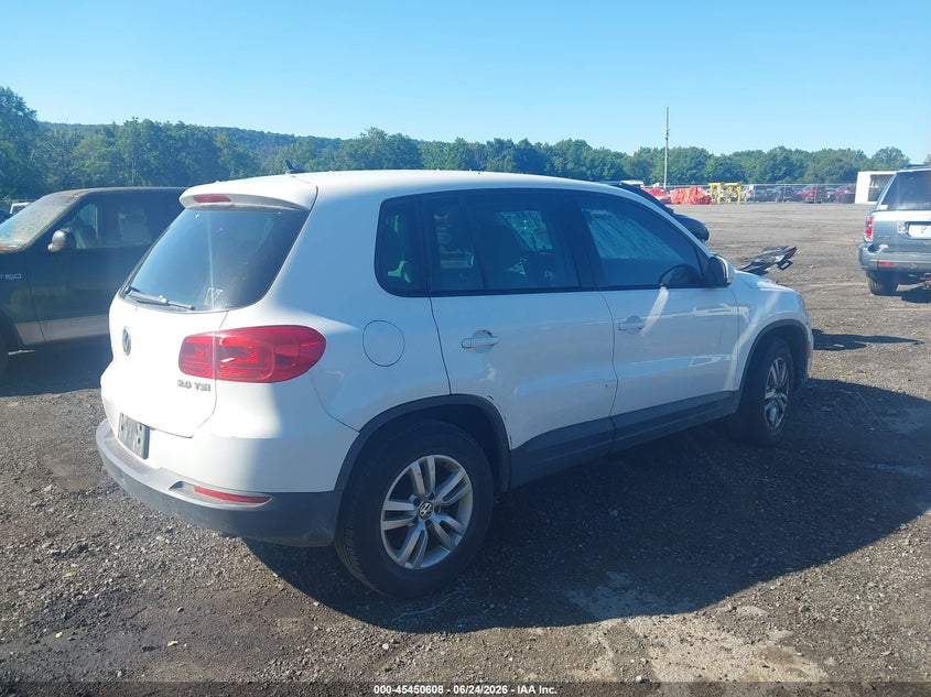 2012 Volkswagen Tiguan VIN WVGAV7AXXCW578582 IAAI salvage auction — NORMAL WEAR, Clear (New Jersey), sold $400 on 2026-07-23 (photo 4)