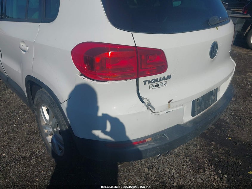 2012 Volkswagen Tiguan VIN WVGAV7AXXCW578582 IAAI salvage auction — NORMAL WEAR, Clear (New Jersey), sold $400 on 2026-07-23 (photo 6)