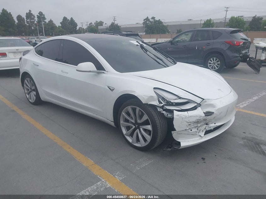 2018 Tesla Model 3 VIN 5YJ3E1EA4JF164585 IAAI salvage auction — RIGHT FRONT, Salvage Title, sold $4,550 on 2026-07-29 (photo 1)