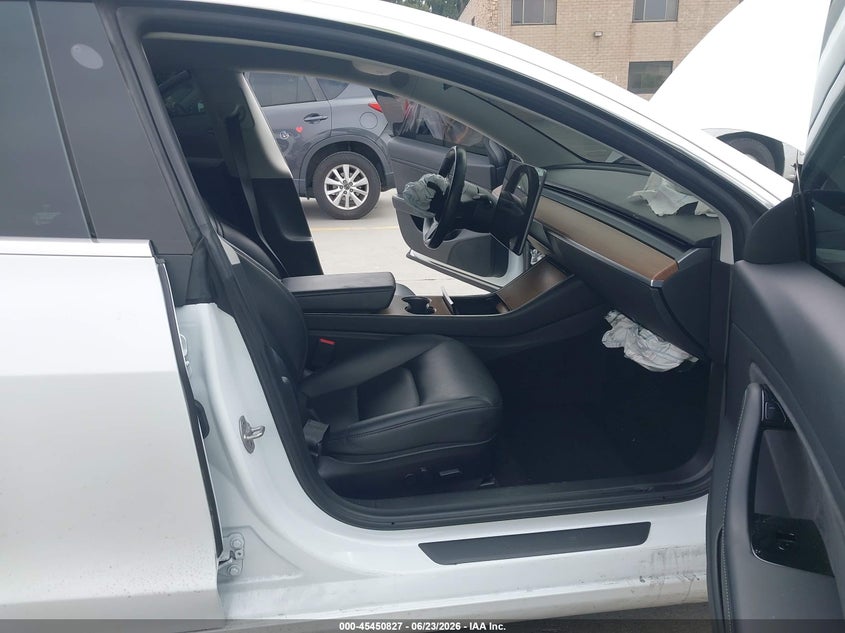 2018 Tesla Model 3 VIN 5YJ3E1EA4JF164585 IAAI salvage auction — RIGHT FRONT, Salvage Title, sold $4,550 on 2026-07-29 (photo 5)