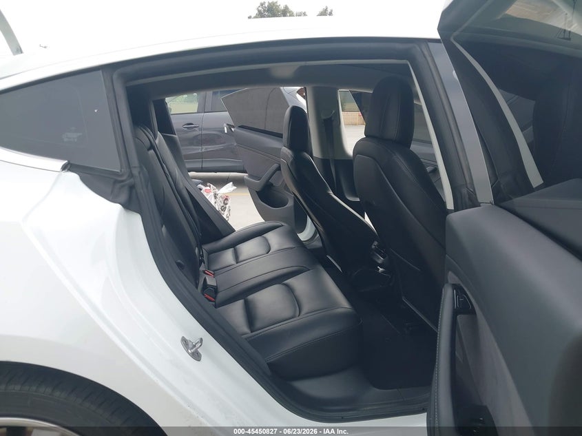2018 Tesla Model 3 VIN 5YJ3E1EA4JF164585 IAAI salvage auction — RIGHT FRONT, Salvage Title, sold $4,550 on 2026-07-29 (photo 8)