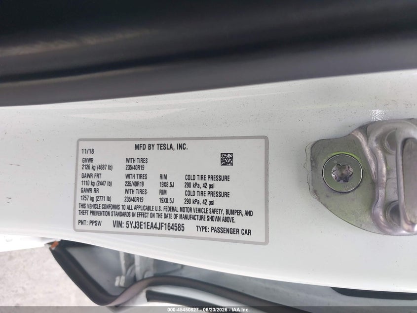 2018 Tesla Model 3 VIN 5YJ3E1EA4JF164585 IAAI salvage auction — RIGHT FRONT, Salvage Title, sold $4,550 on 2026-07-29 (photo 9)