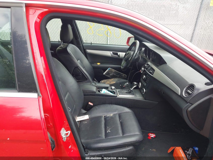 2012 Mercedes-benz C-klasse VIN WDDGF4HBXCR210234 IAAI salvage auction — NORMAL WEAR, Salvage Title, sold $225 on 2026-07-29 (photo 5)