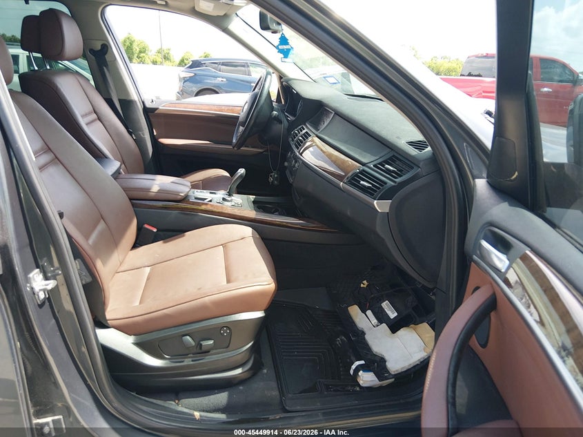 2011 BMW X5 VIN 5UXZV4C58BL401903 IAAI salvage auction — WATER/FLOOD, Salvage (Texas), sold $525 on 2026-07-24 (photo 5)