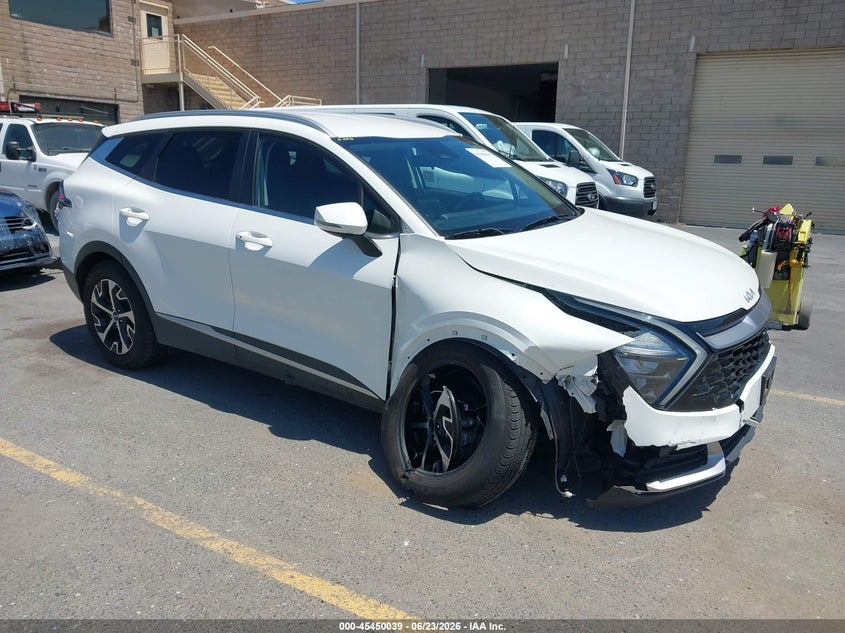 2023 Kia Sportage VIN KNDPVCAG0P7018612 IAAI salvage auction — RIGHT FRONT, Salvage Title, sold $8,600 on 2026-07-27 (photo 1)