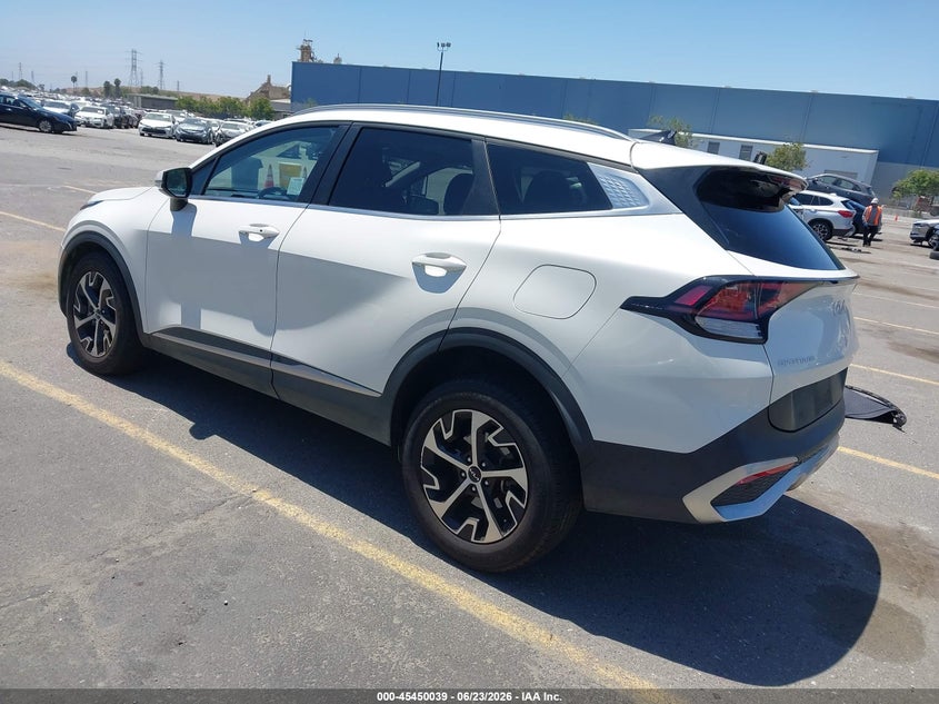 2023 Kia Sportage VIN KNDPVCAG0P7018612 IAAI salvage auction — RIGHT FRONT, Salvage Title, sold $8,600 on 2026-07-27 (photo 3)