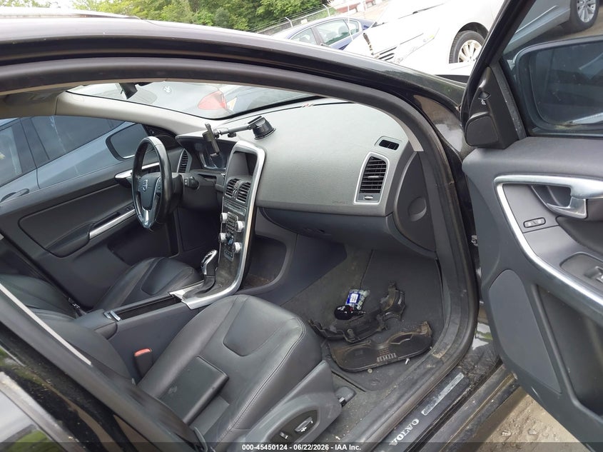2015 Volvo Xc60 VIN YV4612RK7F2757267 IAAI salvage auction — NORMAL WEAR, Clear (Massachusetts), sold $2,300 on 2026-07-21 (photo 5)