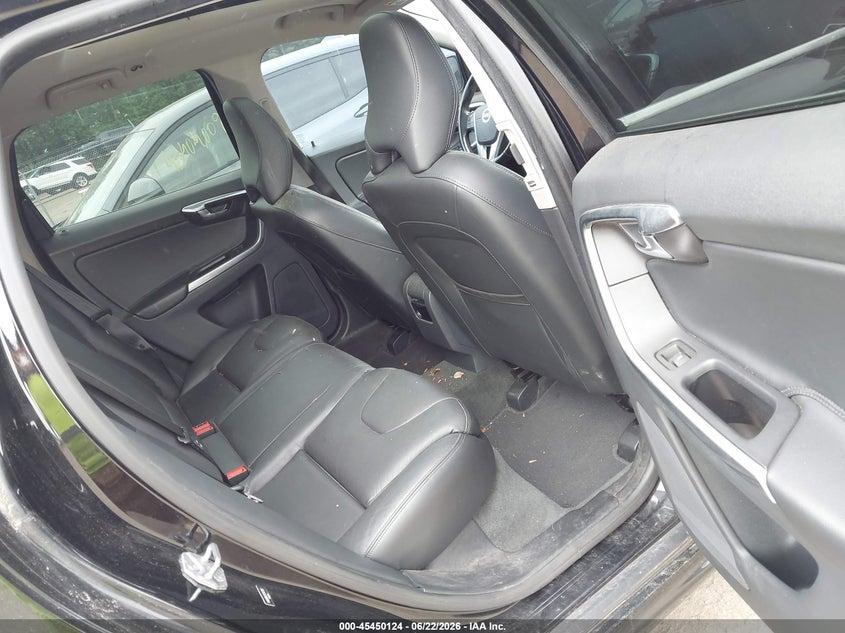 2015 Volvo Xc60 VIN YV4612RK7F2757267 IAAI salvage auction — NORMAL WEAR, Clear (Massachusetts), sold $2,300 on 2026-07-21 (photo 8)