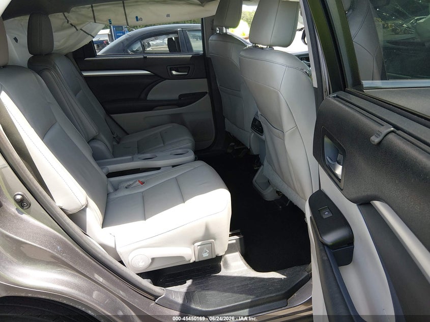 2016 Toyota Highlander VIN 5TDKKRFH3GS140085 IAAI salvage auction — RIGHT FRONT, Salvage Title, sold $3,750 on 2026-07-22 (photo 8)