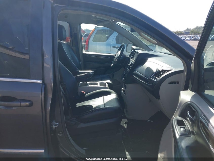 2016 Chrysler Town & country VIN 2C4RC1BG6GR299380 IAAI salvage auction — NORMAL WEAR, Clear-Dealer Only (Oregon), sold $350 on 2026-07-09 (photo 5)