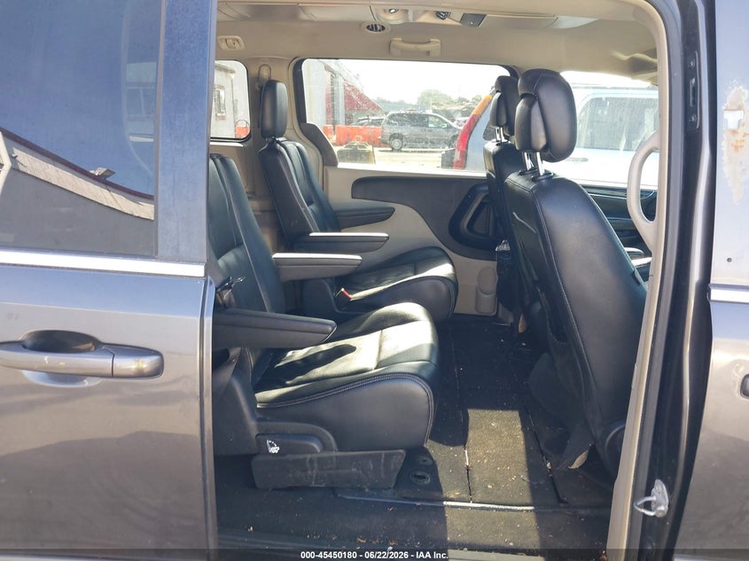 2016 Chrysler Town & country VIN 2C4RC1BG6GR299380 IAAI salvage auction — NORMAL WEAR, Clear-Dealer Only (Oregon), sold $350 on 2026-07-09 (photo 8)