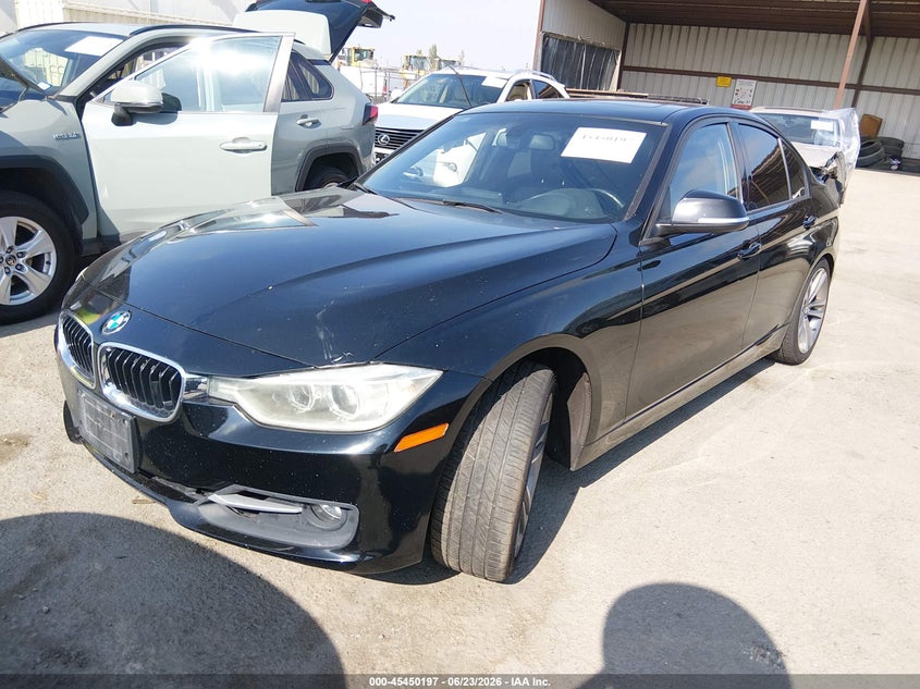 2012 BMW 3er VIN WBA3A5G52CNP17514 IAAI salvage auction — RIGHT SIDE, Salvage Title, sold $1,550 on 2026-08-10 (photo 2)