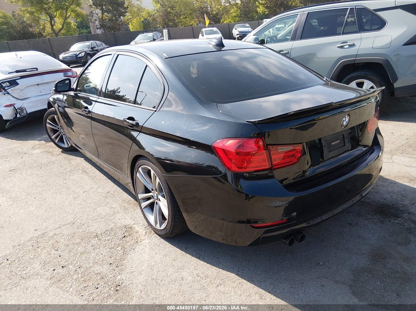 2012 BMW 3er VIN WBA3A5G52CNP17514 IAAI salvage auction — RIGHT SIDE, Salvage Title, sold $1,550 on 2026-08-10 (photo 3)