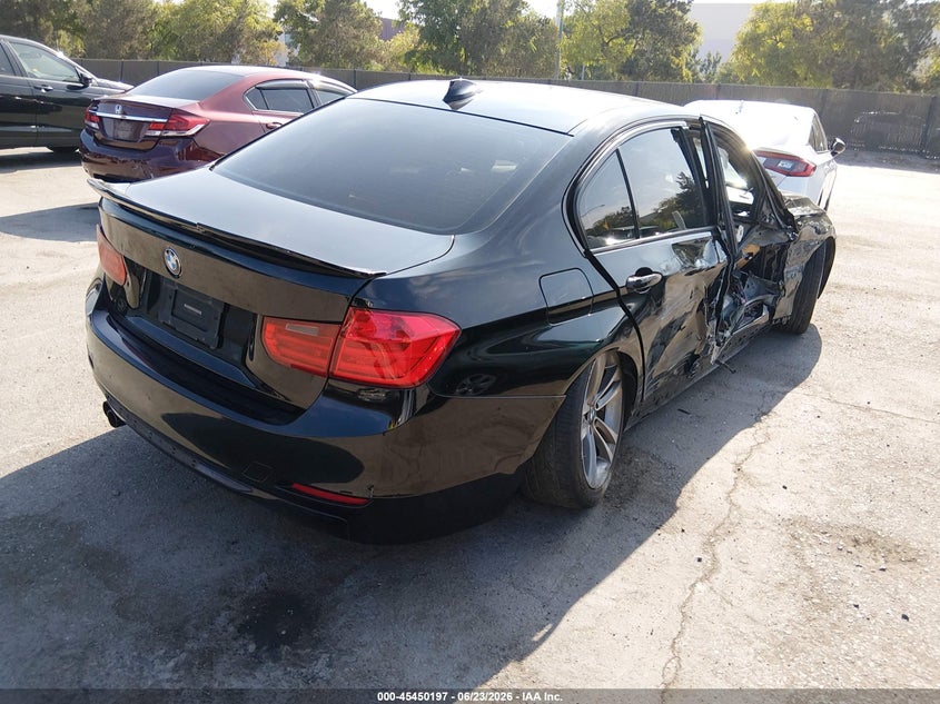 2012 BMW 3er VIN WBA3A5G52CNP17514 IAAI salvage auction — RIGHT SIDE, Salvage Title, sold $1,550 on 2026-08-10 (photo 4)