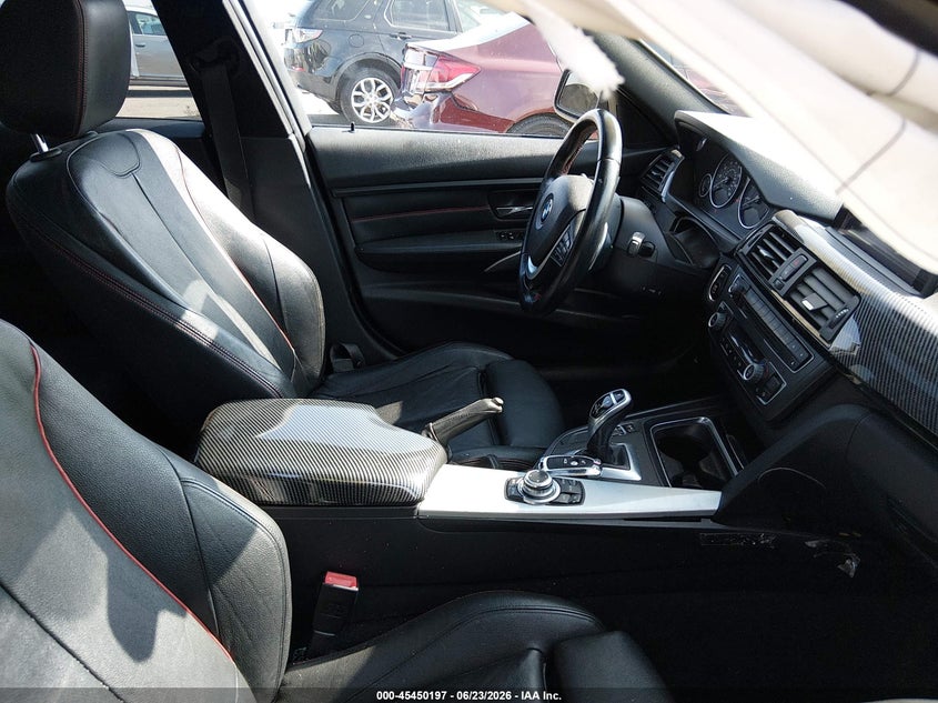2012 BMW 3er VIN WBA3A5G52CNP17514 IAAI salvage auction — RIGHT SIDE, Salvage Title, sold $1,550 on 2026-08-10 (photo 5)
